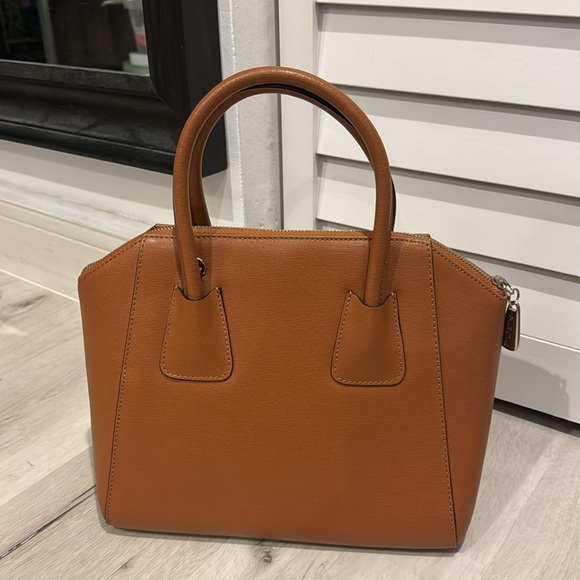 Valentino Milano Leather Tote Bag W/paper credentials and clean inside like new. - Picture 2 of 13